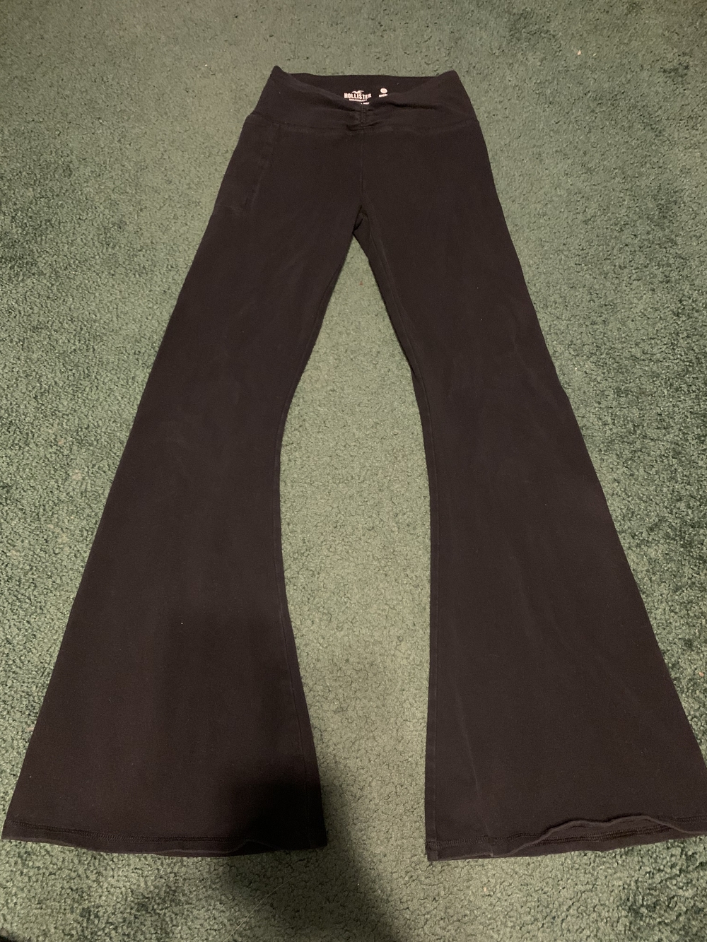 Hollister Scrunch Front Black Flared Short Ultra High-Rise Leggings